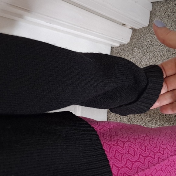 Brooks and Brothers V-Neck Extra Fine Italian Lambswool Long-Sleeve Sweater - Picture 4 of 6